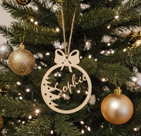 Christbaumkugel „Klassisch & Persönlich“ mit Schreibschrift-Gravur