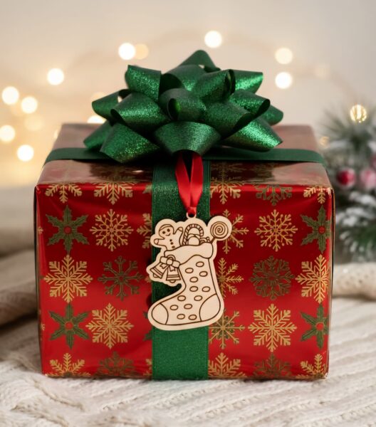 Holzanhänger „Weihnachtsstrumpf“ – liebevoll graviert