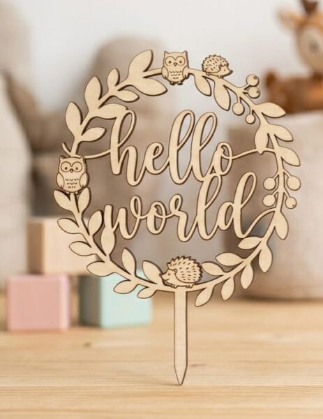 Holzstecker "Hello World"